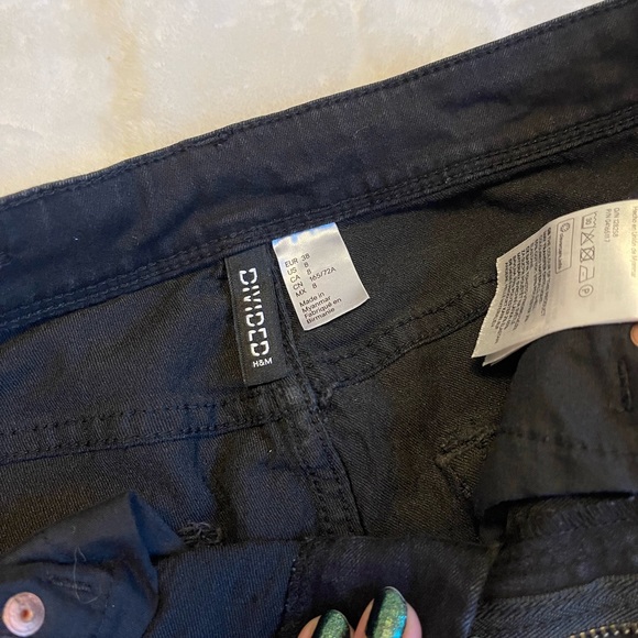 H&M Black Denim High Rise Skinnies - Size 8 Classic Capsule Wardrobe dark Jeans - Picture 2 of 5